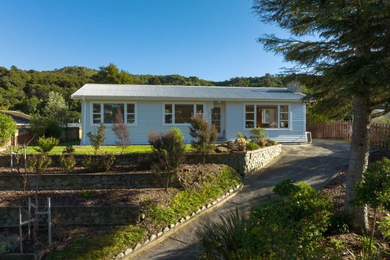 Photo of property in 76 Hampden Street, Picton, 7220