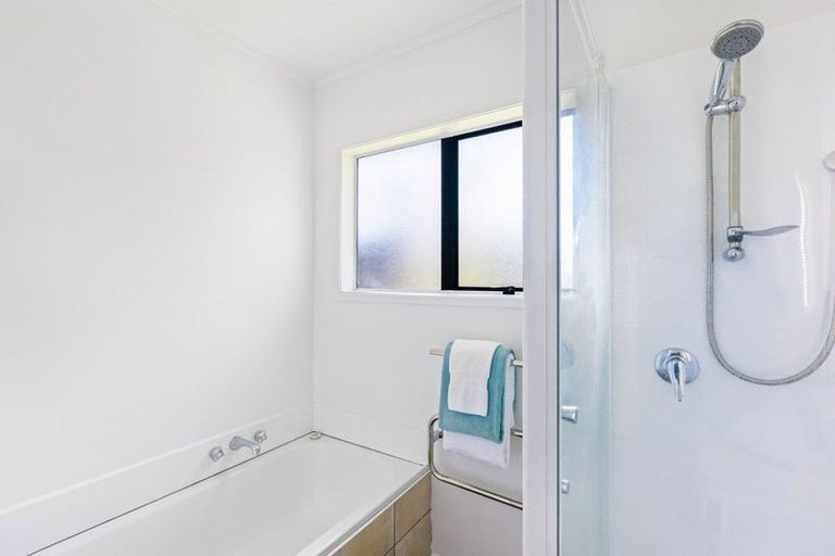 Photo of property in 45 Darren Crescent, Half Moon Bay, Auckland, 2012