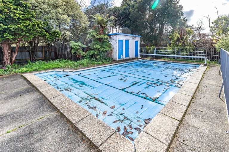 Photo of property in 47 Queenwood Road, Levin, 5510