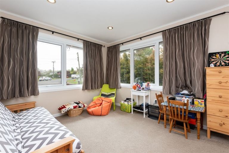 Photo of property in 44 Trelawn Place, Cockle Bay, Auckland, 2014