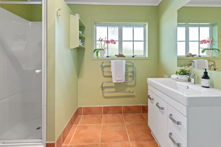 Photo of property in 98 Hebron Road, Waiake, Auckland, 0630