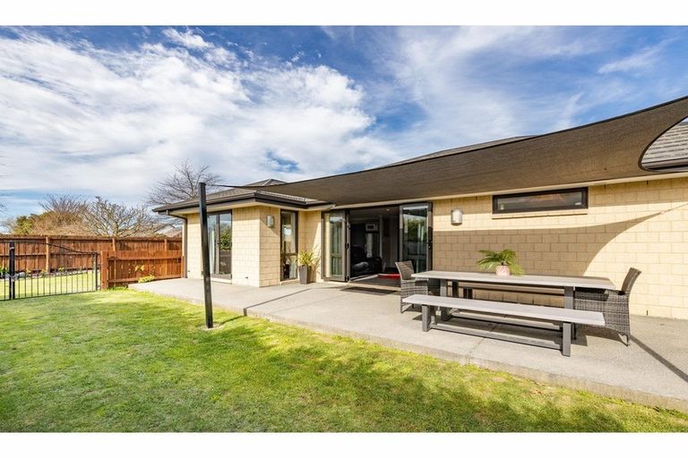 Photo of property in 17 Buckleys Road, Rangiora, 7400