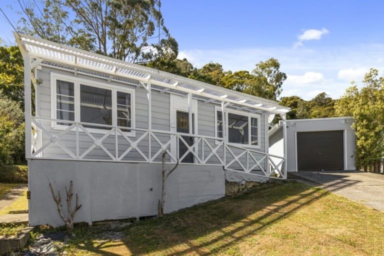 Photo of property in 6 Reuben Grove, Naenae, Lower Hutt, 5011