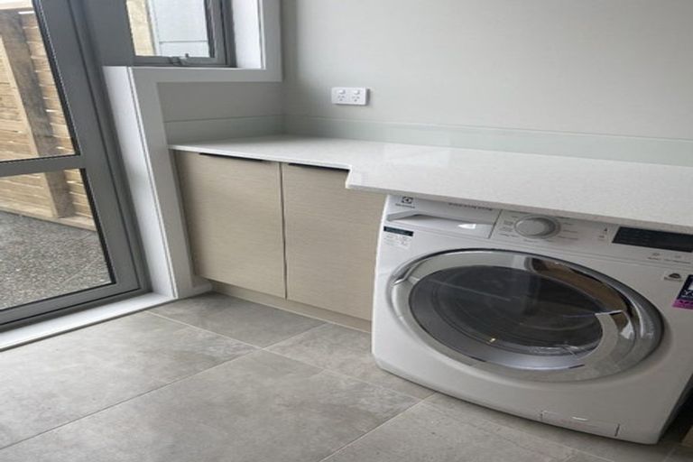 Photo of property in 11 John Reynolds Square, Hutt Central, Lower Hutt, 5010