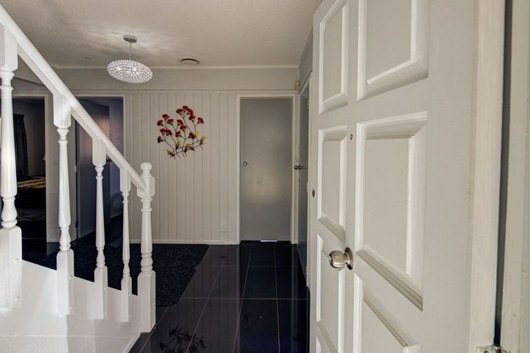 Photo of property in 6 Tree Top Lane, Paparangi, Wellington, 6037