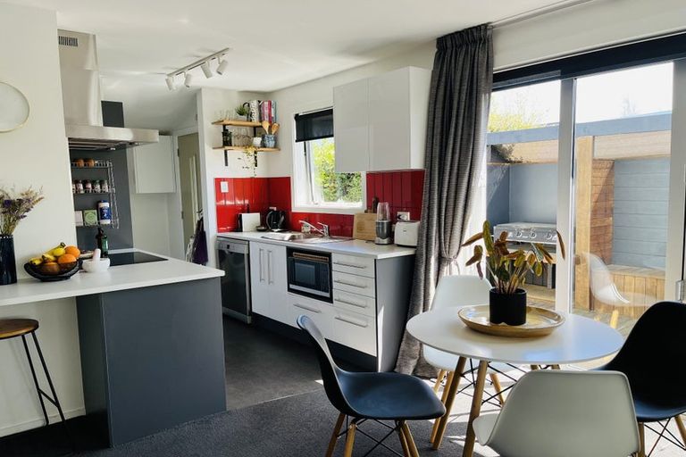 Photo of property in 1/1007 Colombo Street, St Albans, Christchurch, 8014