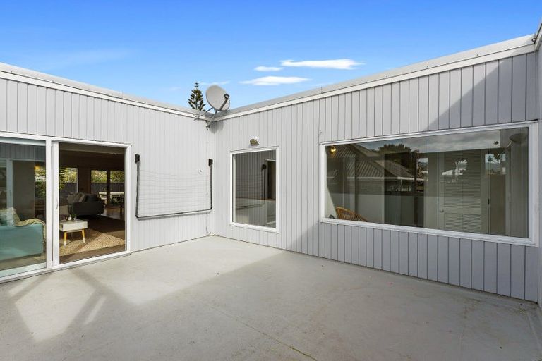 Photo of property in 9 Moana Road, Paraparaumu, 5032