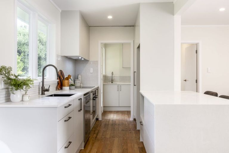 Photo of property in 54 St Leonards Road, Kelston, Auckland, 0602
