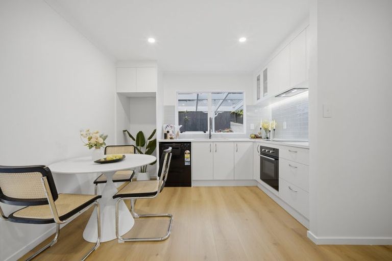 Photo of property in 2/26 Anne Mclean Drive, Bayview, Auckland, 0629