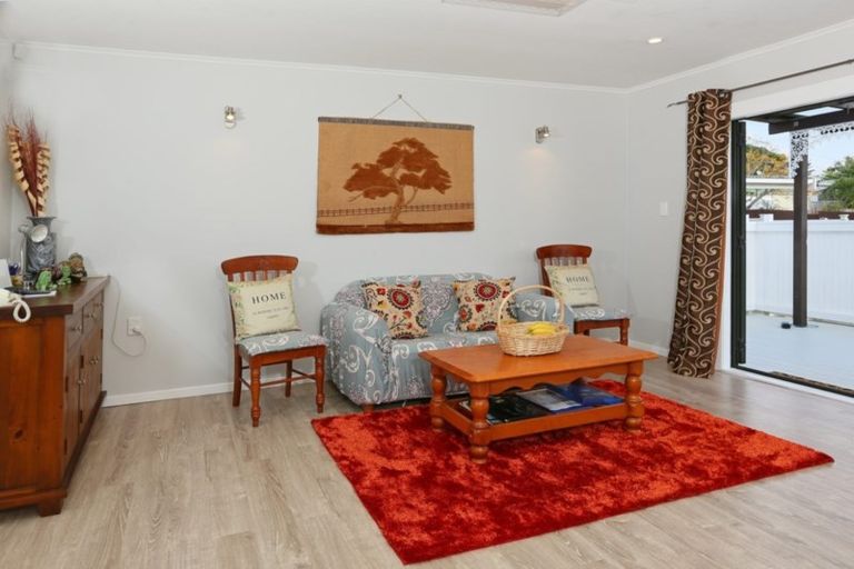 Photo of property in 3 Glen Marine Parade, Glendene, Auckland, 0602