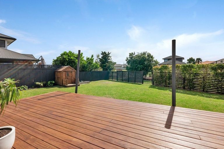 Photo of property in 10 Ngatiti Place, One Tree Point, 0118