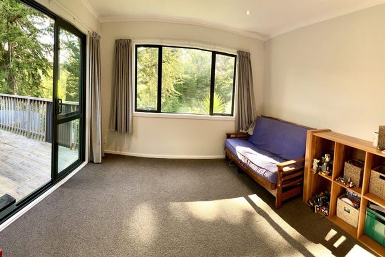 Photo of property in 49 Saunders Close, Whitby, Porirua, 5024