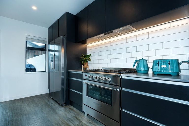 Photo of property in 14 Blue Gum Place, New Brighton, Christchurch, 8083