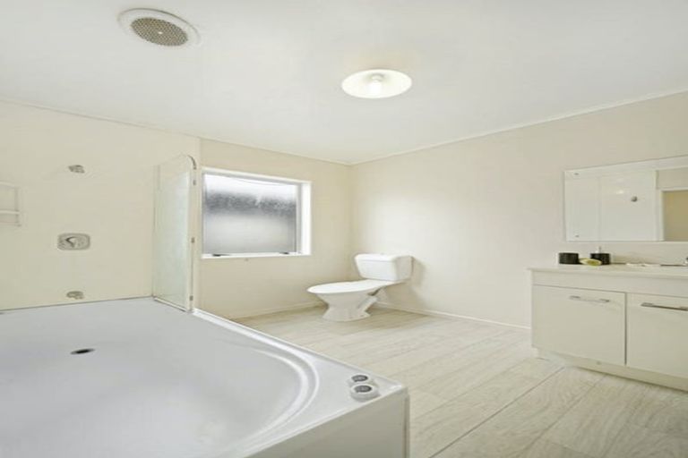 Photo of property in 3a Zircon Place, Wiri, Auckland, 2104