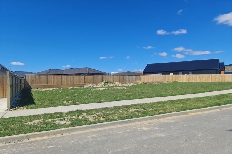 Photo of property in 8 Sardinia Grove, Fitzherbert, Palmerston North, 4410