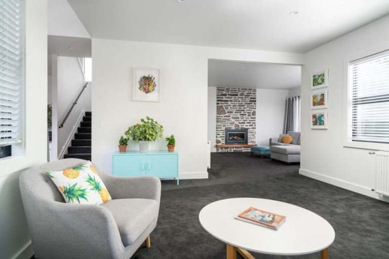 Photo of property in 18 Pukenamu Road, Rainbow Point, Taupo, 3330