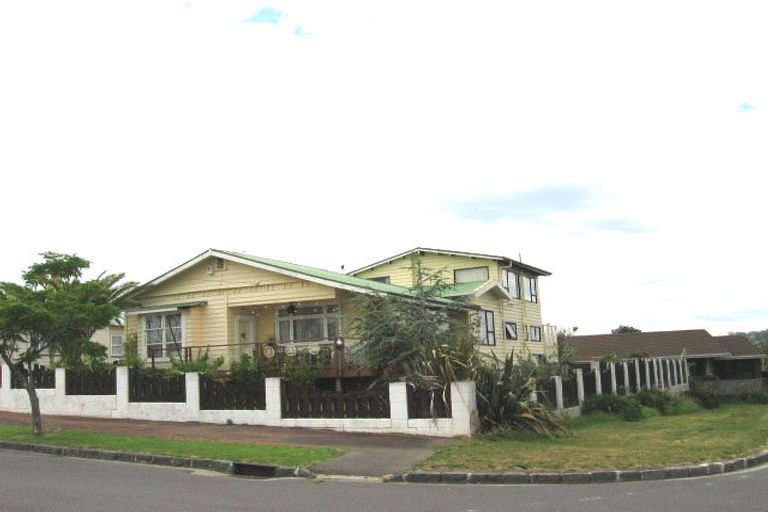 Photo of property in 60 Miller Street, Point Chevalier, Auckland, 1022