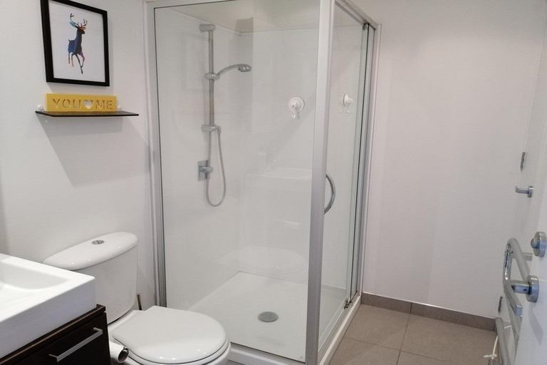 Photo of property in Shoal Haven Apartments, 308a/130 Anzac Street, Takapuna, Auckland, 0622