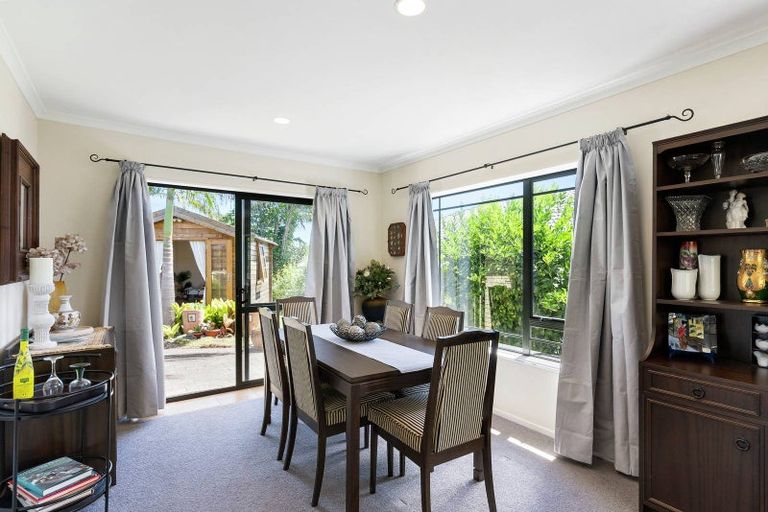 Photo of property in 4 Mullagh Place, East Tamaki Heights, Auckland, 2016