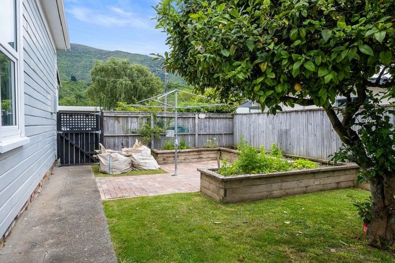 Photo of property in 24 York Street, Picton, 7220