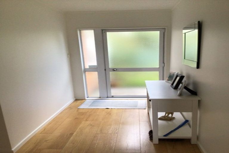 Photo of property in 2/11 Gloria Avenue, Te Atatu Peninsula, Auckland, 0610