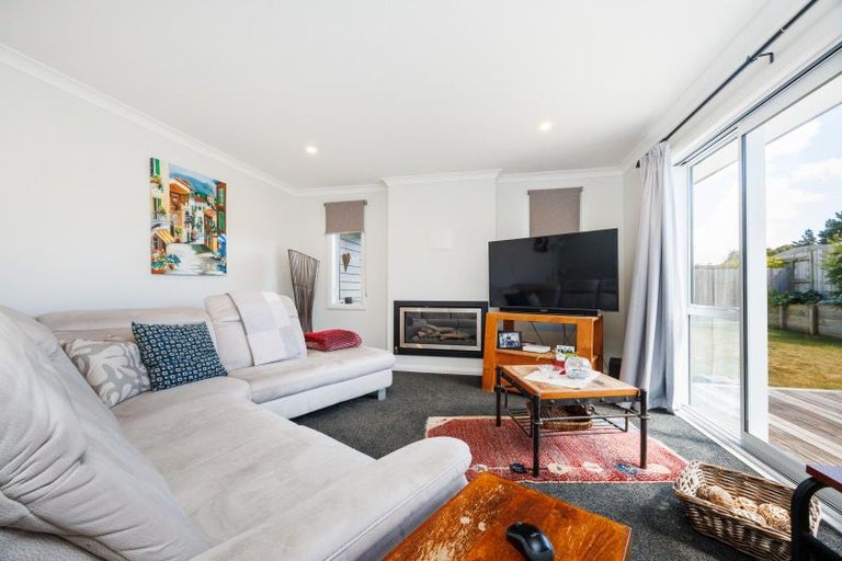 Photo of property in 83 Johnstone Drive, Fitzherbert, Palmerston North, 4410