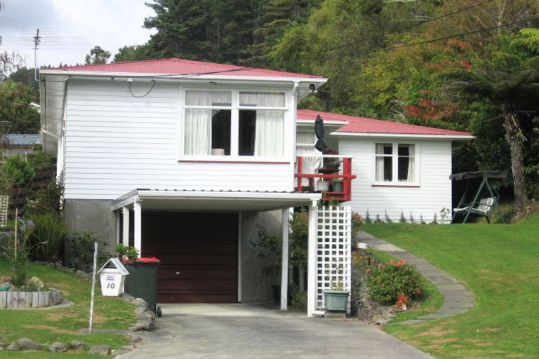 Photo of property in 10 Forest Road, Pinehaven, Upper Hutt, 5019