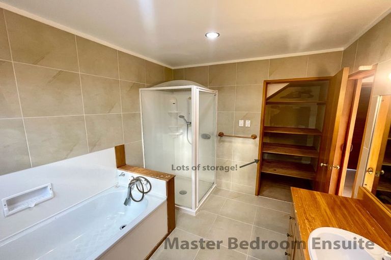 Photo of property in 1/13 Target Road, Totara Vale, Auckland, 0629