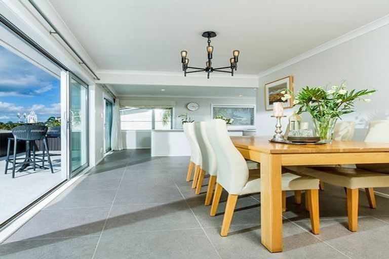 Photo of property in 1/2 Ocean View Road, Milford, Auckland, 0620