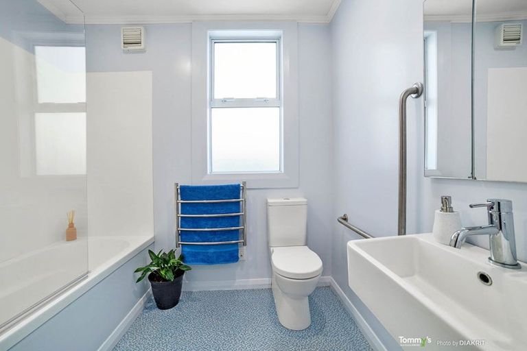 Photo of property in 174 Rongotai Road, Kilbirnie, Wellington, 6022