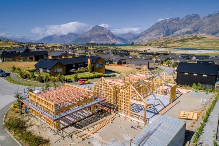 Photo of property in 32 Falconer Rise, Jacks Point, Queenstown, 9371