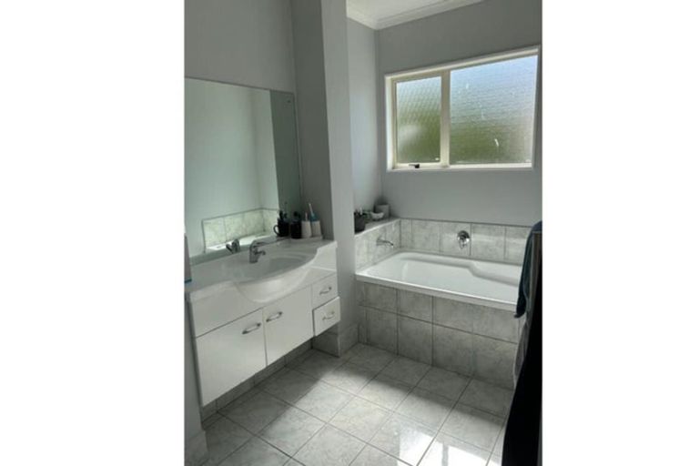 Photo of property in 40 Waverton Terrace, Churton Park, Wellington, 6037