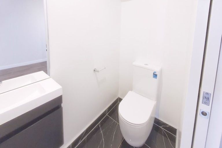 Photo of property in 10 Heketara Way, Massey, Auckland, 0614