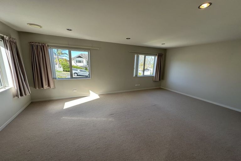 Photo of property in 72 Harrowglen Drive, Northcross, Auckland, 0630