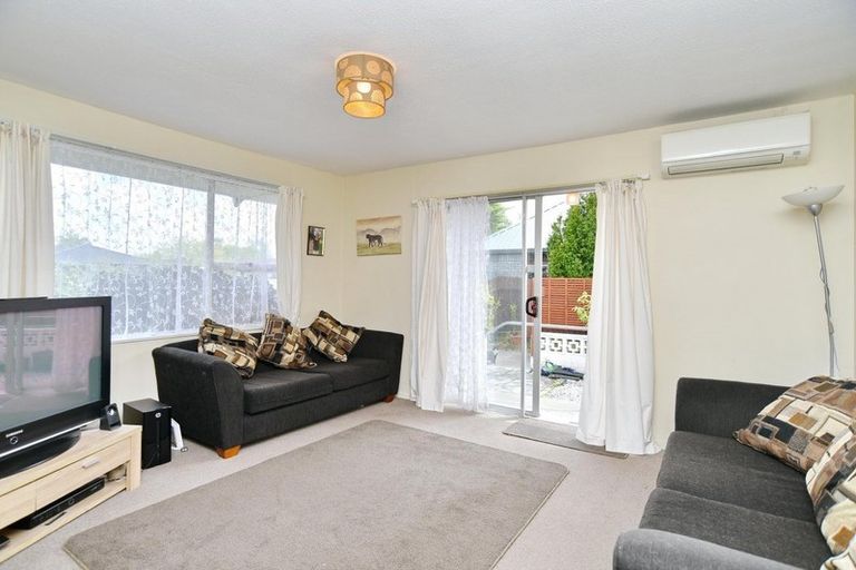 Photo of property in 2/4 Valecrest Avenue, Parklands, Christchurch, 8083