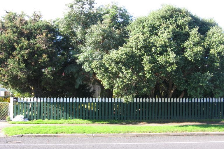 Photo of property in 10 Plunket Avenue, Papatoetoe, Auckland, 2104