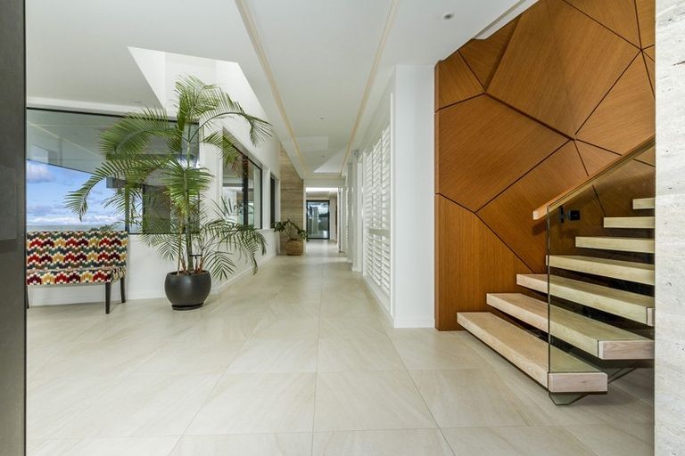 Photo of property in 31 Chelverton Terrace, Red Beach, 0932