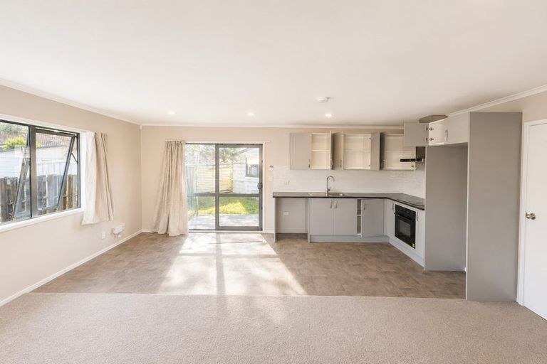 Photo of property in 9 Lisa Rise, Half Moon Bay, Auckland, 2012