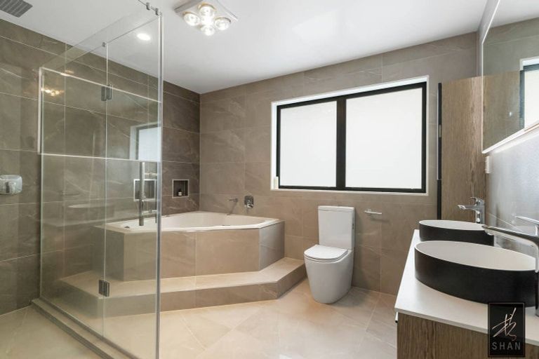 Photo of property in 21 Colliston Rise, Pinehill, Auckland, 0632