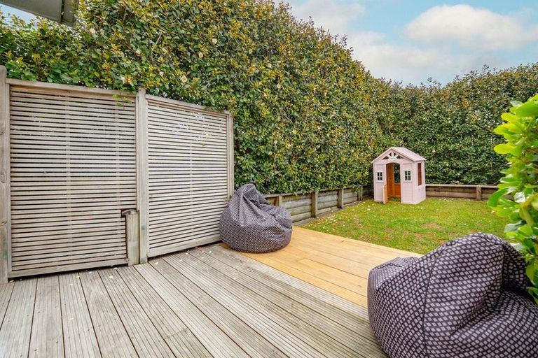 Photo of property in 79 Hobsonville Road, West Harbour, Auckland, 0618