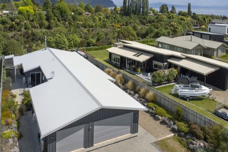 Photo of property in 127 Lisland Drive, Kinloch, Taupo, 3377