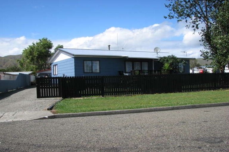 Photo of property in 40 Kowhai Street, Tokomaru, Palmerston North, 4474
