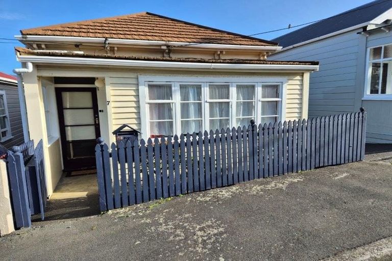Photo of property in 7 Herald Terrace, Berhampore, Wellington, 6023