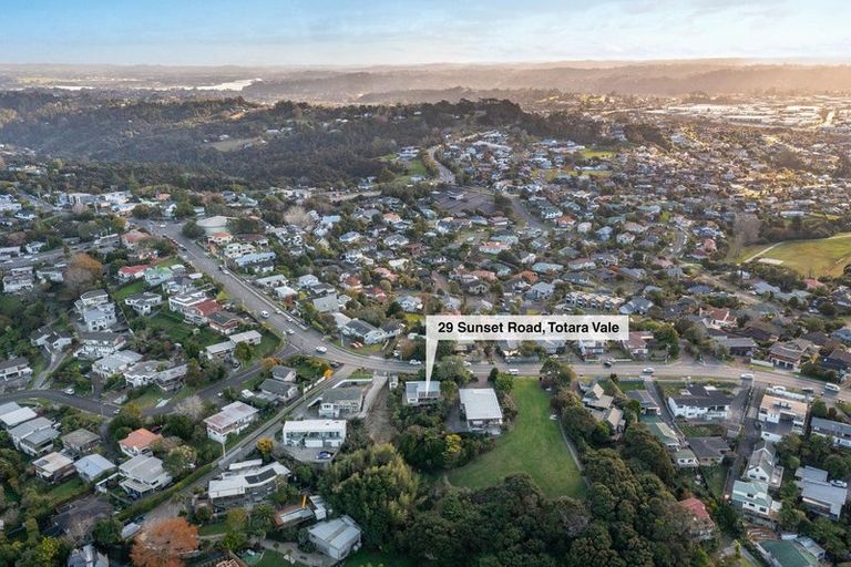 Photo of property in 29 Sunset Road, Totara Vale, Auckland, 0632