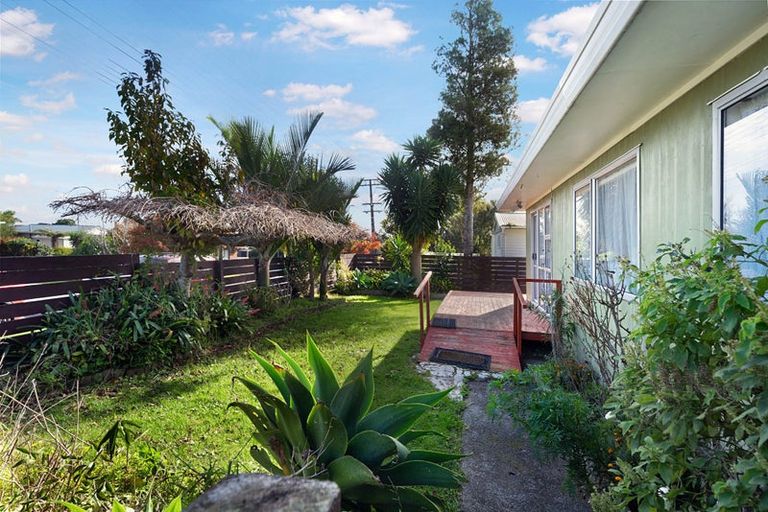 Photo of property in 1/47 Flanshaw Road, Te Atatu South, Auckland, 0610