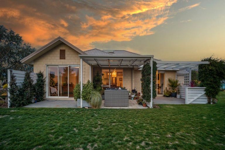 Photo of property in 14 Riverside Way, Amberley, 7410