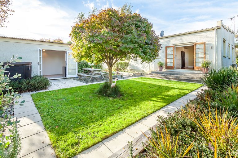 Photo of property in 72 Heretaunga Street, Palmerston North, 4414