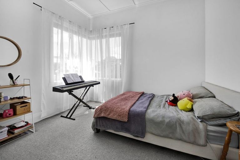 Photo of property in 9 Preston Street, Eltham, 4322