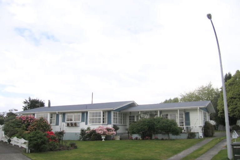 Photo of property in 8 Bata Place, Pomare, Rotorua, 3015