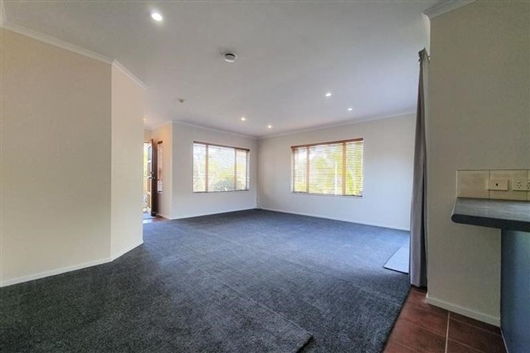 Photo of property in 17 Chapletown Drive, East Tamaki, Auckland, 2016
